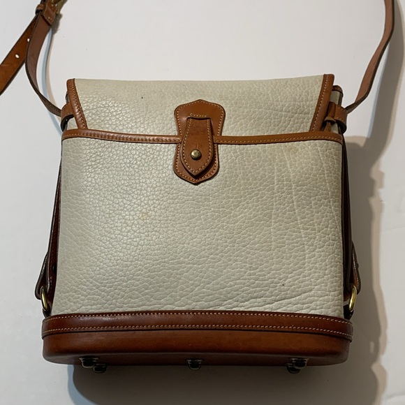 Vintage Dooney & Bourke Crossbody / Shoulder White Flap Fold Over Bag - Picture 2 of 16